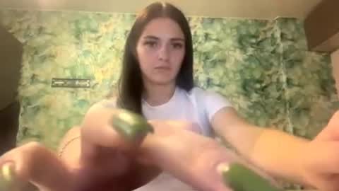 Snapshot of loreeluben chatting on 09/15/25, 12:38 Olivia online show from 09/15/25, 12:38