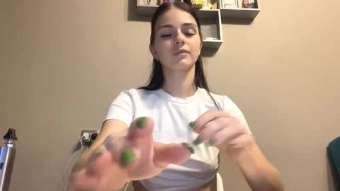 Snapshot of loreeluben chatting on 09/18/25, 01:13 Olivia online show from 09/18/25, 01:13