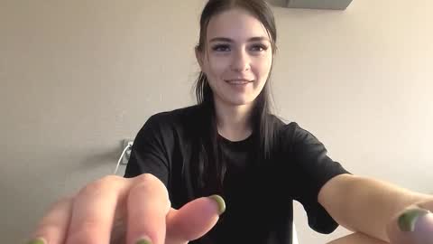 Snapshot of loreeluben chatting on 09/19/25, 04:25 Olivia online show from 09/19/25, 04:25