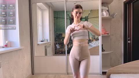 Snapshot of loreeluben chatting on 10/24/25, 05:15 Olivia online show from 10/24/25, 05:15