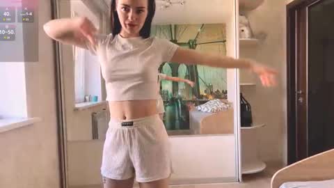 Snapshot of loreeluben chatting on 10/31/25, 05:19 Olivia online show from 10/31/25, 05:19