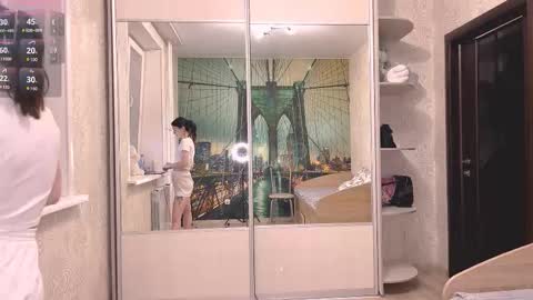 Snapshot of loreeluben chatting on 11/12/25, 01:11 Olivia online show from 11/12/25, 01:11