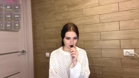 Snapshot of loreeluben chatting on 12/19/25, 10:33 Olivia online show from 12/19/25, 10:33