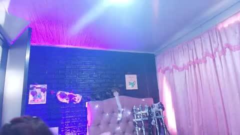 Loren online show from 10/29/25, 08:54