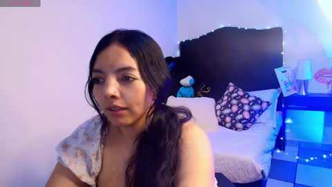 Snapshot of loren_44tits chatting on 05/14/26, 09:32 Loren online show from 05/14/26, 09:32