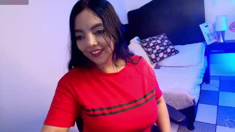 Snapshot of loren_44tits chatting on 05/15/26, 08:16 Loren online show from 05/15/26, 08:16