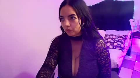 Snapshot of loren_44tits chatting on 05/24/26, 01:21 Loren online show from 05/24/26, 01:21