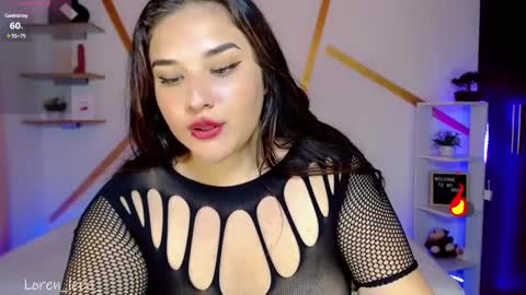 Snapshot of loren_leee chatting on 02/22/25, 02:06 Loren online show from 02/22/25, 02:06