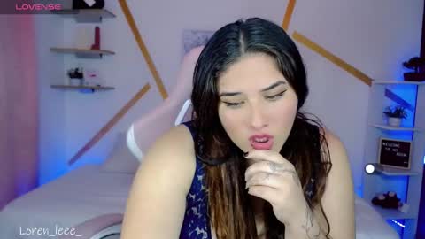 Snapshot of loren_leee chatting on 02/24/25, 09:09 Loren online show from 02/24/25, 09:09