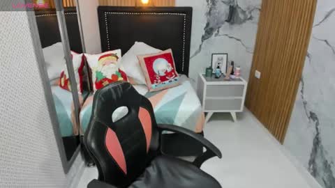 lorenadavies online show from 11/25/25, 07:03