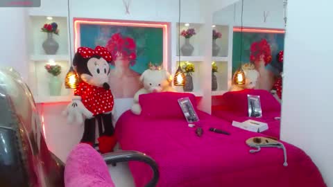 Snapshot of lorenapinto_ chatting on 02/18/25, 02:49 lore online show from 02/18/25, 02:49