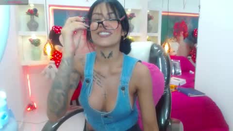 Snapshot of lorenapinto_ chatting on 02/18/25, 05:53 lore online show from 02/18/25, 05:53