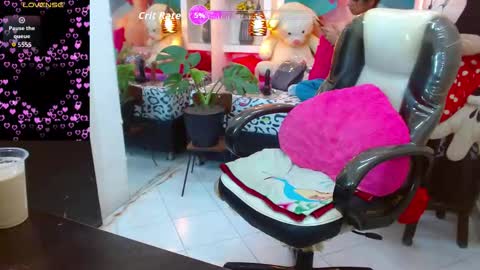 Snapshot of lorenapinto_ chatting on 09/21/25, 02:46 lore online show from 09/21/25, 02:46