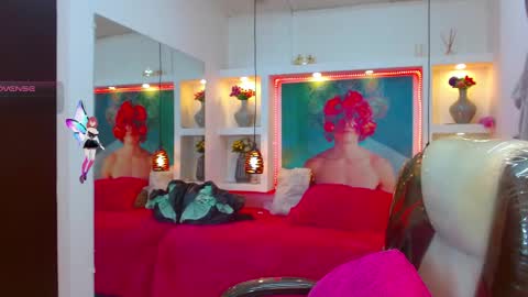 Snapshot of lorenapinto_ chatting on 11/12/25, 11:47 lore online show from 11/12/25, 11:47