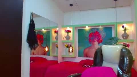 Snapshot of lorenapinto_ chatting on 11/25/25, 02:33 lore online show from 11/25/25, 02:33