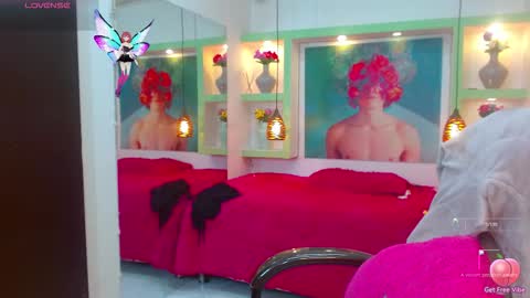 Snapshot of lorenapinto_ chatting on 11/28/25, 02:36 lore online show from 11/28/25, 02:36