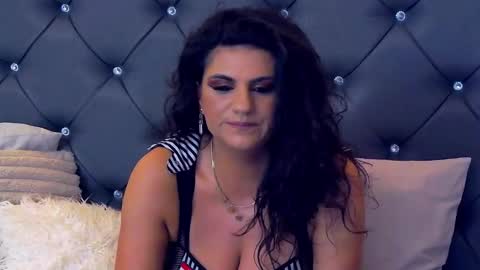 Lorenne Mays online show from 11/09/25, 11:03