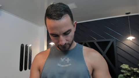  L O R E N Z O  Thumbs Up help  online show from 01/14/25, 05:23