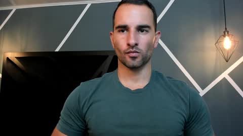  L O R E N Z O  Thumbs Up help  online show from 01/20/25, 05:48