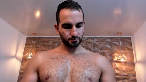  L O R E N Z O  Thumbs Up help  online show from 02/14/25, 05:46