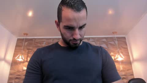  L O R E N Z O  Thumbs Up help  online show from 02/15/25, 05:17