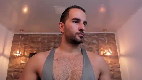  L O R E N Z O  Thumbs Up help  online show from 02/20/25, 05:29