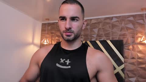  L O R E N Z O  Thumbs Up help  online show from 02/24/25, 05:53