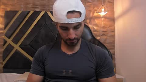  L O R E N Z O  Thumbs Up help  online show from 03/07/25, 05:28