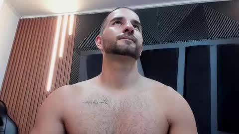  L O R E N Z O  Thumbs Up help  online show from 09/27/25, 05:29