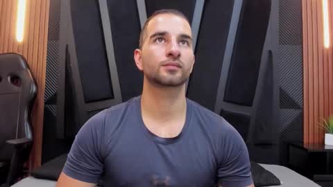  L O R E N Z O  Thumbs Up help  online show from 10/01/25, 05:41