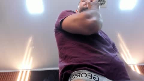  L O R E N Z O  Thumbs Up help  online show from 11/28/25, 05:26