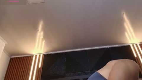  L O R E N Z O  Thumbs Up help  online show from 01/16/26, 05:28