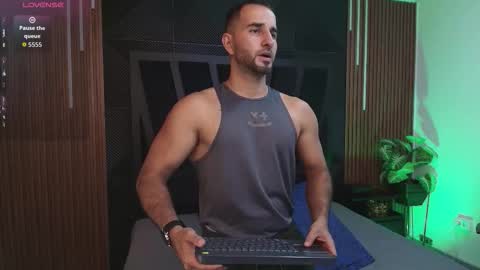  L O R E N Z O  Thumbs Up help  online show from 03/14/26, 05:40