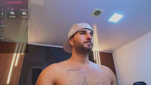  L O R E N Z O  Thumbs Up help  online show from 03/19/26, 05:17