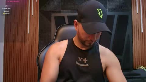  L O R E N Z O  Thumbs Up help  online show from 04/23/26, 04:42