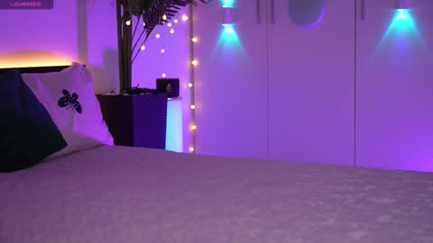 LoretteLorena online show from 12/16/25, 08:03