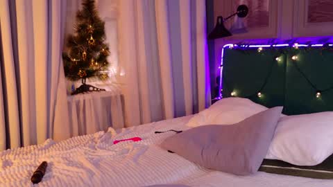 Snapshot of lori_mason chatting on 12/19/24, 11:03 Lori online show from 12/19/24, 11:03