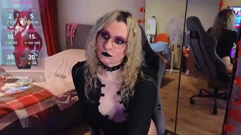 Snapshot of lori_myaf chatting on 10/22/25, 01:44 Lori ----------------------------------- online show from 10/22/25, 01:44