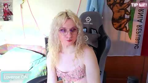 Lori -----------------------------------    online show from 04/08/26, 01:44