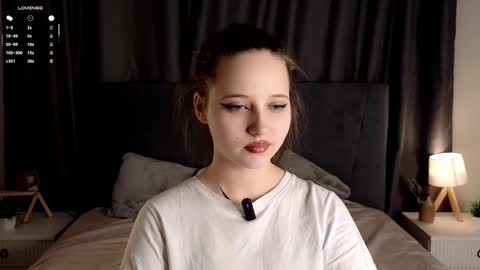 Mia online show from 11/17/25, 02:01