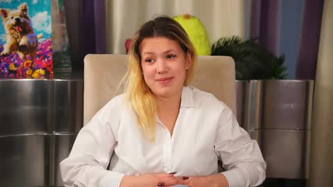 Snapshot of loriblackwood chatting on 12/21/25, 11:28 Hello guys Im Maya and this my first month here online show from 12/21/25, 11:28