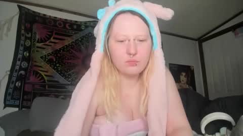 Lori Critter online show from 12/18/25, 01:11