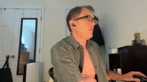 Snapshot of lostandlonelysoul chatting on 04/22/26, 04:04 Hazemir online show from 04/22/26, 04:04