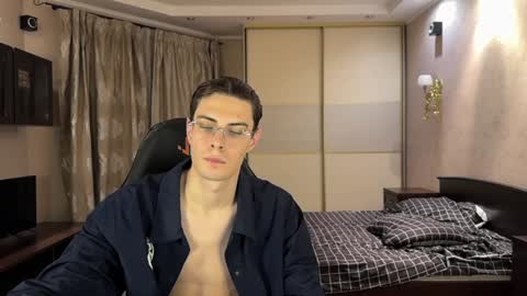 Snapshot of louis_preston chatting on 01/14/25, 02:19 Mark online show from 01/14/25, 02:19