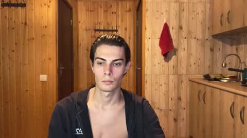 Snapshot of louis_preston chatting on 10/21/25, 01:28 Mark online show from 10/21/25, 01:28