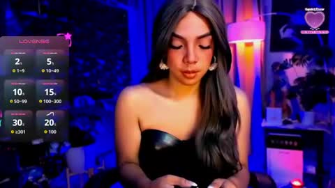 Snapshot of louisassy chatting on 06/27/26, 02:49 Louisa online show from 06/27/26, 02:49