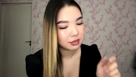 Loulse online show from 03/26/26, 06:08