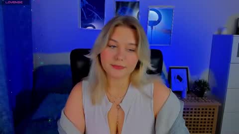 Loise online show from 10/25/25, 03:40