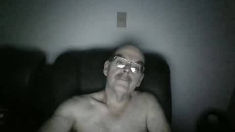 Snapshot of louism13 chatting on 02/17/25, 04:42 louism13 online show from 02/17/25, 04:42