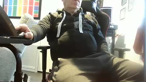 loumtl3 online show from 01/11/25, 07:05